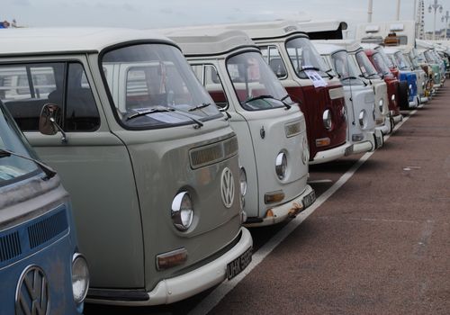 Volkswagen Combi Bay Window : Le van mythique des années hippies